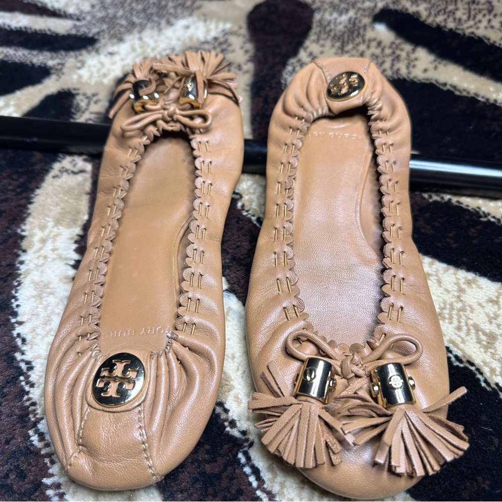 TORY BURCH Leather Tassel Accents Ballet Flats Size 6